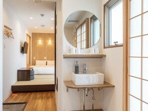 Japanese-style Quadruple Room, 2 Double Beds | Free WiFi, bed sheets - Osaka Ebisu Hotel (Osaka)