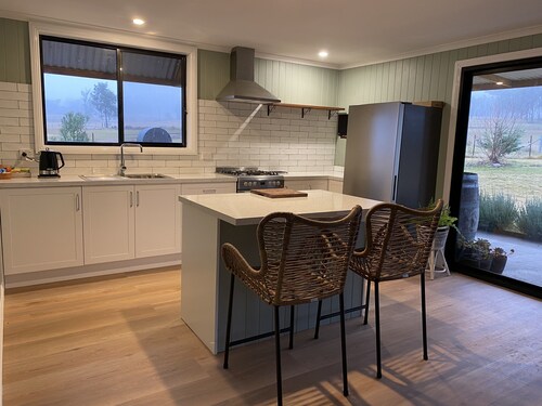 Q1 on Crestview, Adorable 1 Bedroom Farm Stay Cabin