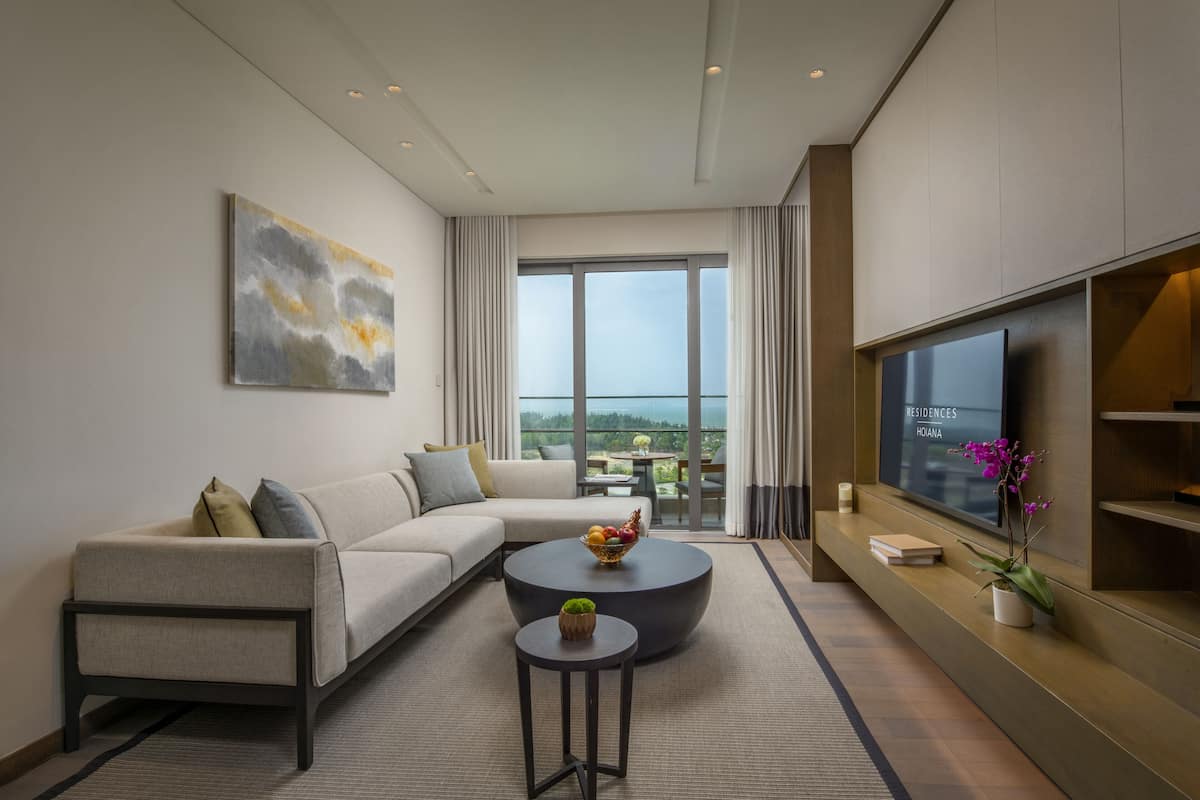 1 bedroom, premium bedding, minibar, in-room safe