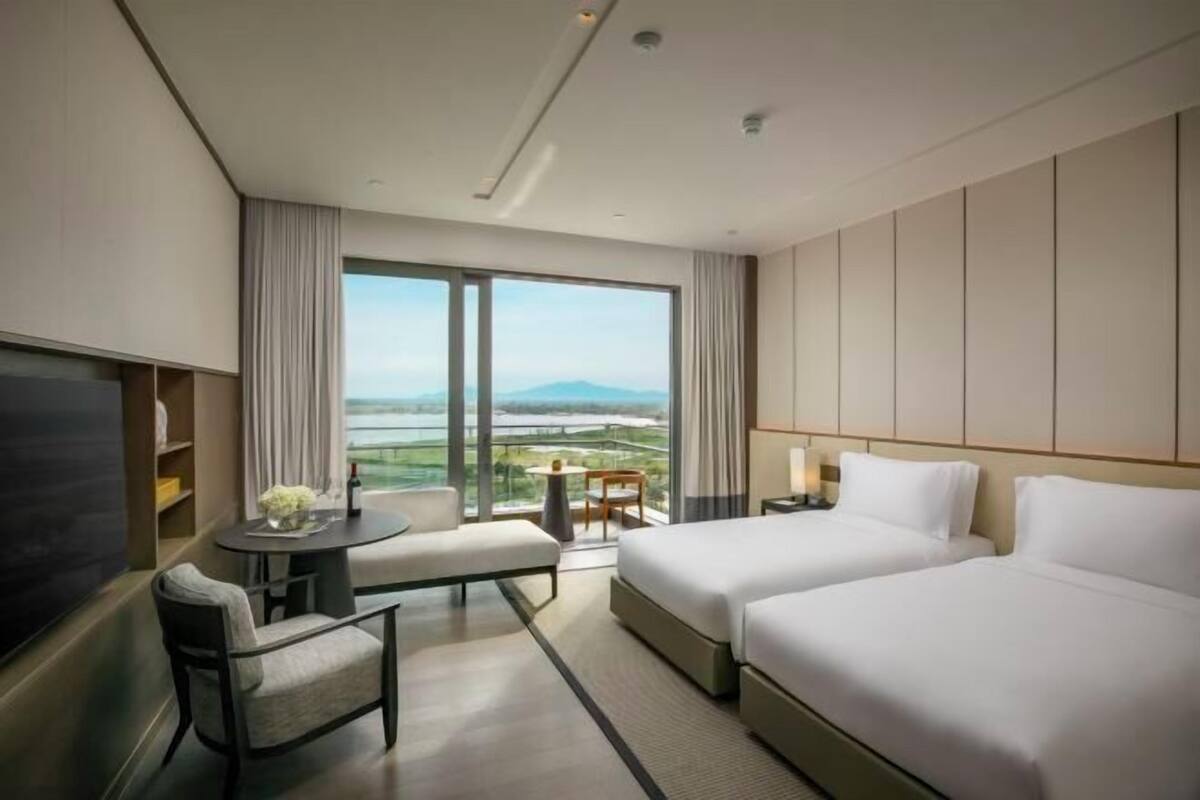 1 bedroom, premium bedding, minibar, in-room safe