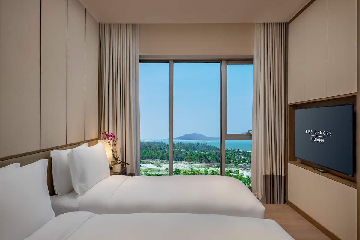 1 bedroom, premium bedding, minibar, in-room safe