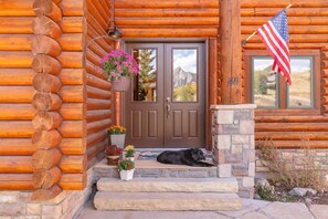 Exterior detail - Meridian Magic-Fantastic 4BD home, Dog friendly (Skyland & Surrounding Areas)