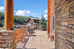 Terrace/patio - Meridian Magic-Fantastic 4BD home, Dog friendly (Skyland & Surrounding Areas)