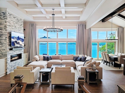 Magazine-Featured Mansion, Golf Green, Casino, etc