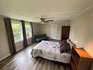 3 bedrooms, desk, WiFi