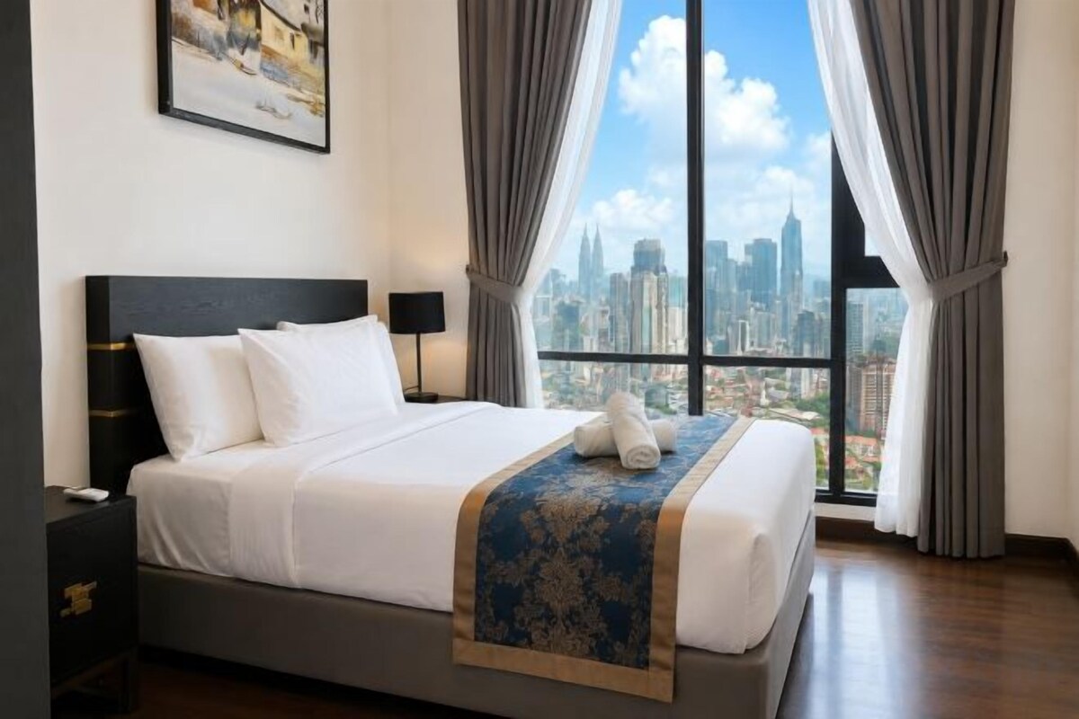 Egyptian cotton sheets, premium bedding, iron/ironing board, WiFi (free)