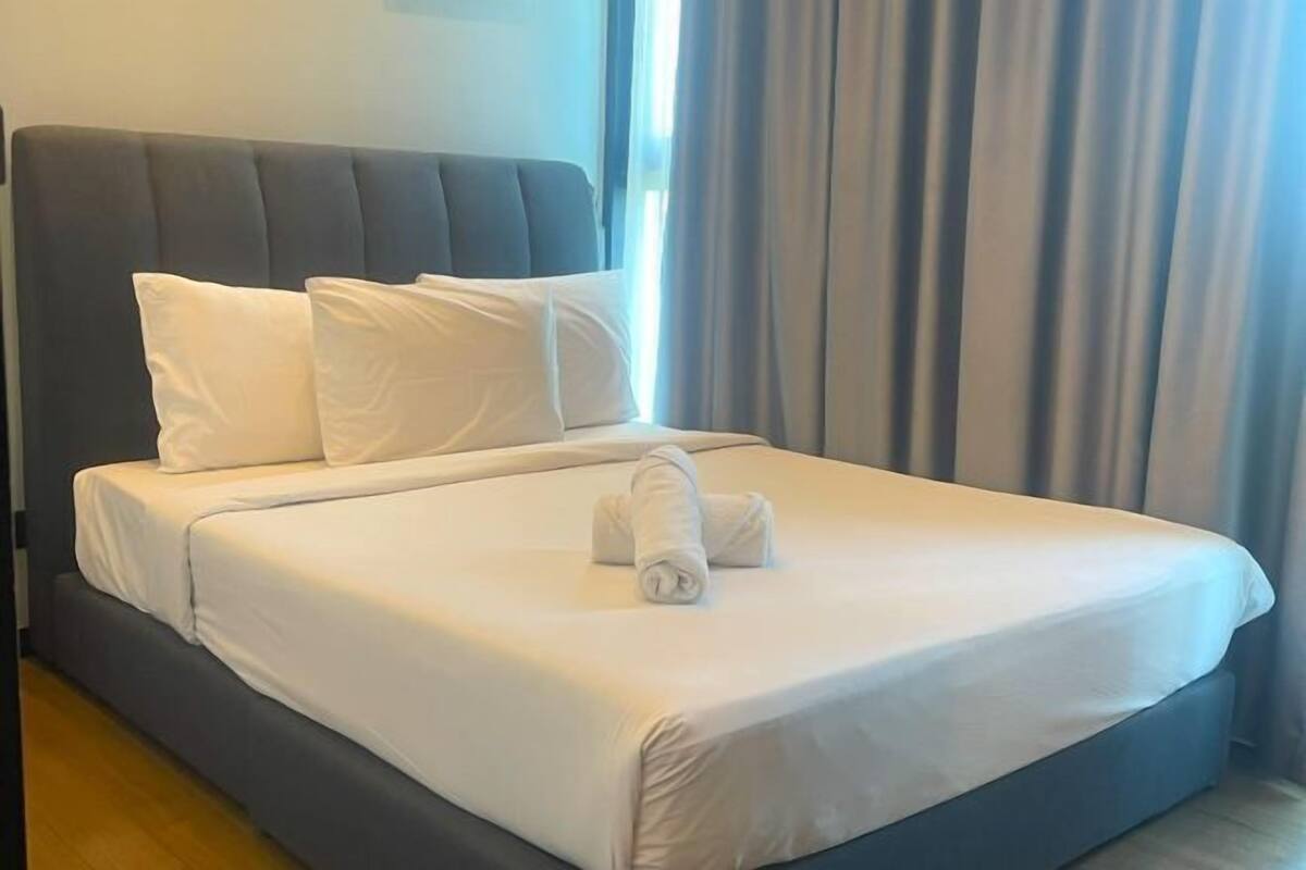 Egyptian cotton sheets, premium bedding, individually furnished