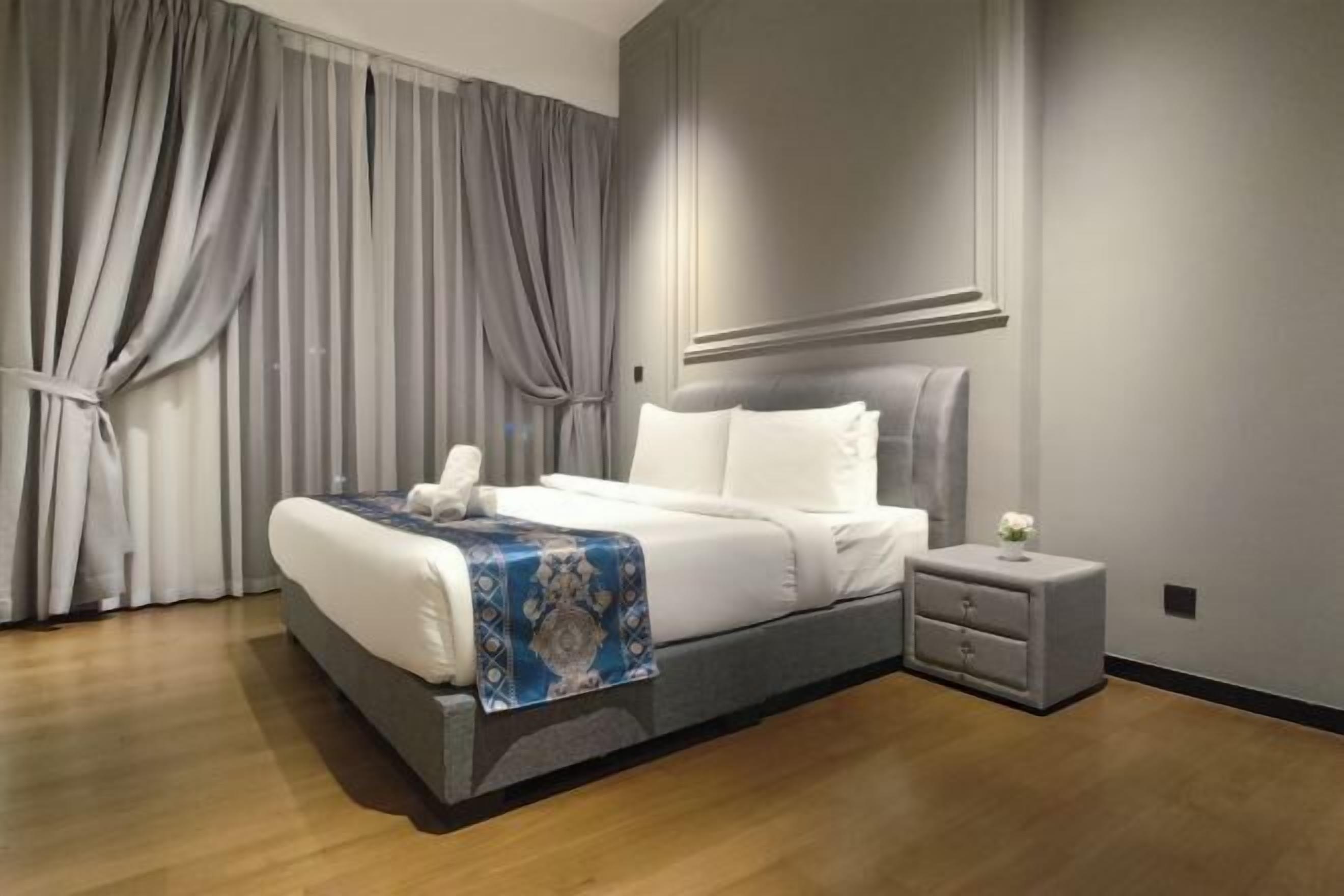 Egyptian cotton sheets, premium bedding, individually furnished