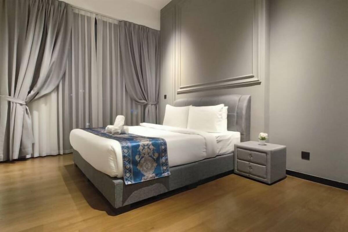 Egyptian cotton sheets, premium bedding, individually furnished