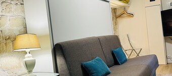 Arts-et-Métiers: 5 minutes walk from rue Rambuteau