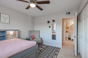 3 bedrooms, in-room safe, desk, iron/ironing board