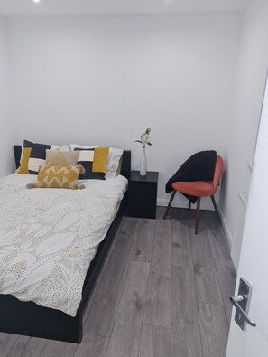 2 slaapkamers, een bureau, wifi