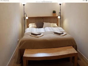 2 bedrooms, travel crib, free WiFi, bed sheets