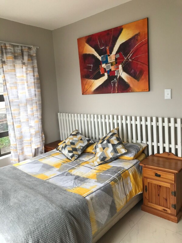 2 bedrooms, iron/ironing board, WiFi