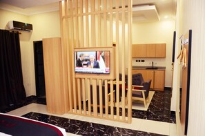 Standard Suite | Premium bedding, Tempur-Pedic beds, in-room safe, desk - Ivy Hotel Emerald (Lagos)