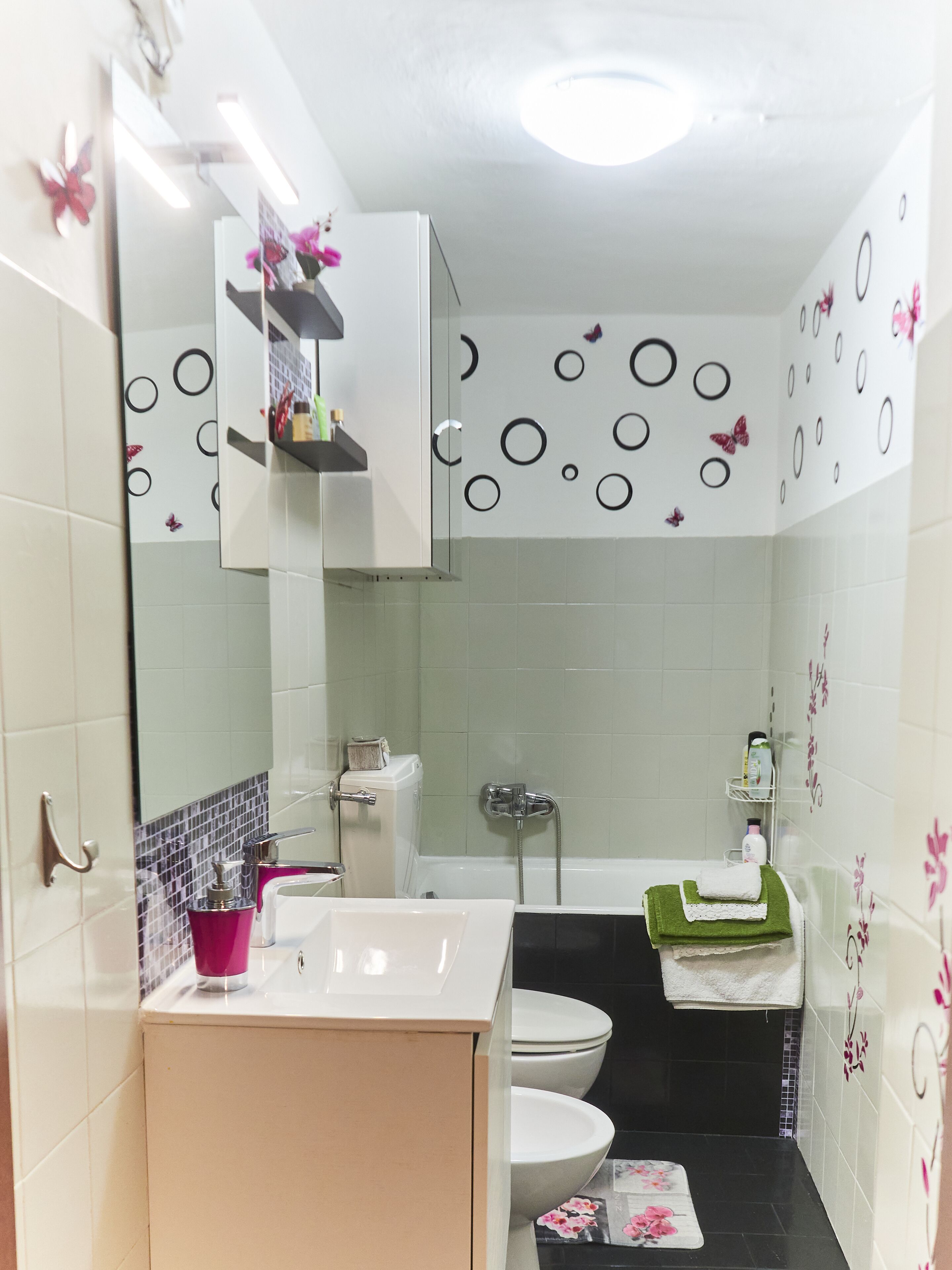 Badewanne, Haartrockner, Bidet, Handtücher