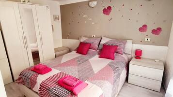 2 Schlafzimmer, Schreibtisch, kostenloses WLAN, Bettwäsche