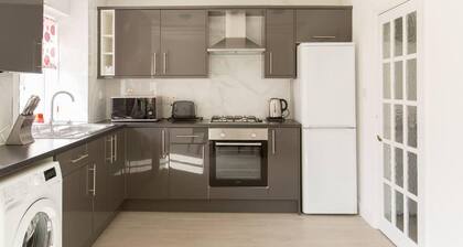 Immaculate 2-bed House in Dartford