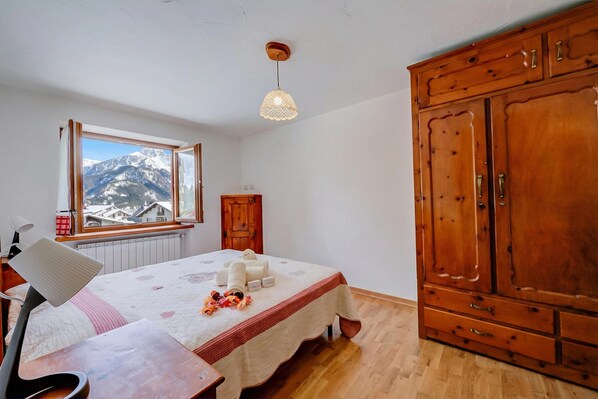 Bedroom - Miramonti 21 Ski In - Ski Out, Sauze d'Oulx, Italy (Sauze d'Oulx)