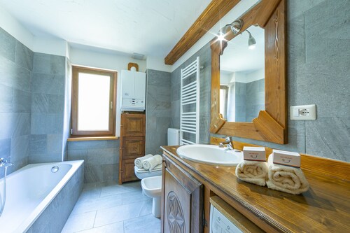 Miramonti 21 Ski In - Ski Out, Sauze d'Oulx, Italy