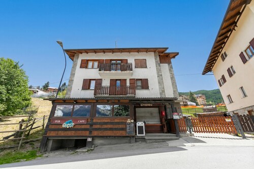 Miramonti 21 Ski In - Ski Out, Sauze d'Oulx, Italy