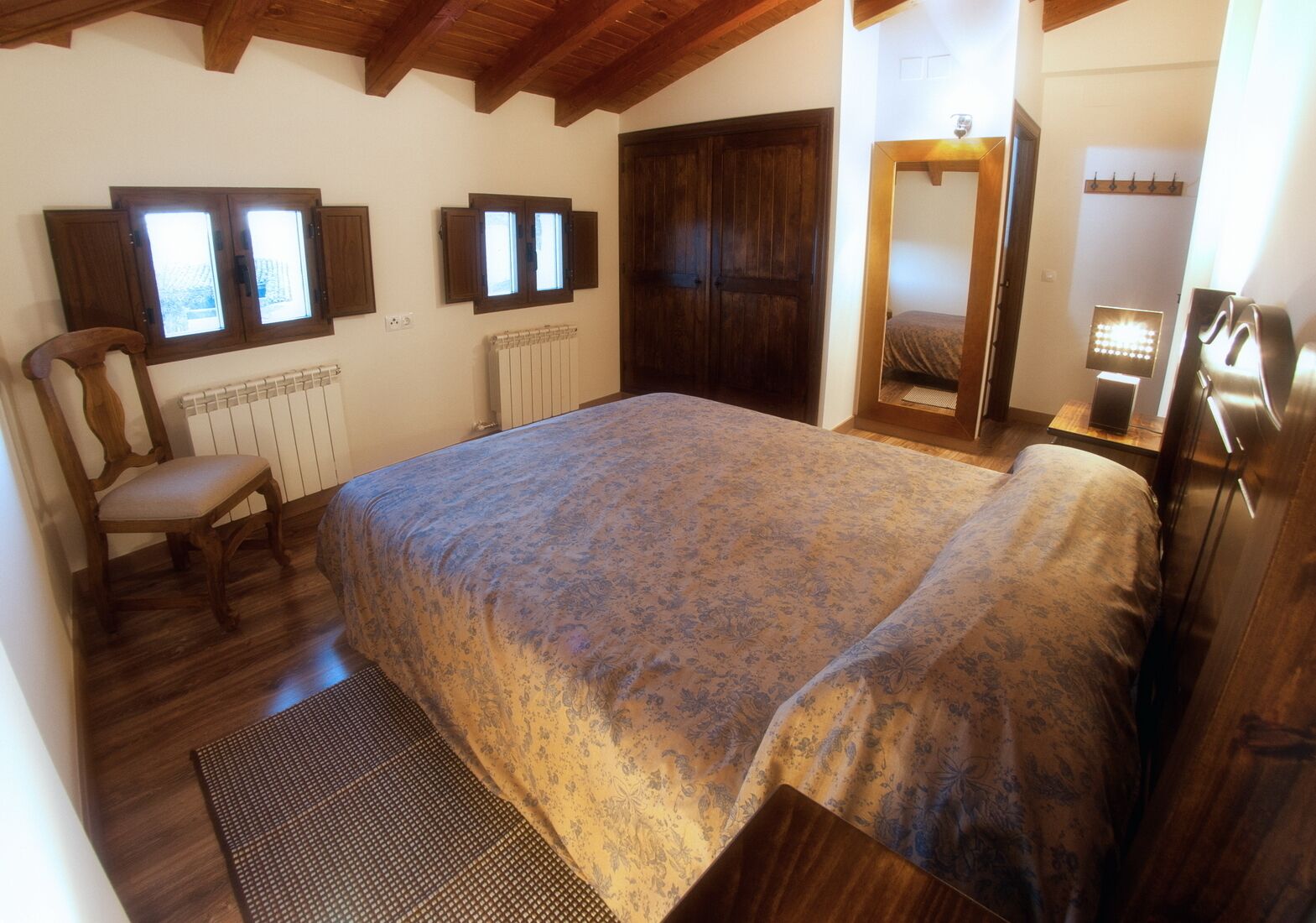 4 makuuhuonetta, silitysrauta/-lauta, vauvan matkasänky, ilmainen Wi-Fi