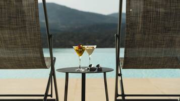 Poolside bar