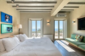 8 bedrooms, in-room safe, desk, iron/ironing board