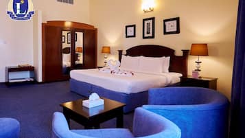 Down duvets, in-room safe, desk, laptop workspace