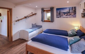2 bedrooms, travel crib, free WiFi, bed sheets