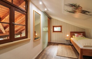 2 多间卧室、旅行婴儿床、免费 WiFi、床单