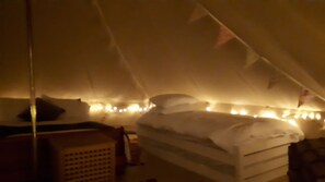 Cabin | 1 bedroom, free WiFi, bed sheets - 6m xl Bell Tent With log Burner, Near Whitby (Saltburn-by-the-Sea)