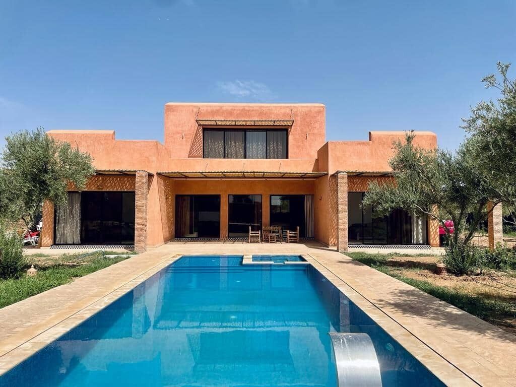 حمّام سباحة خارجي