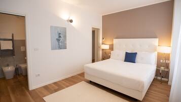 The Square Penthouse | 1 kamar tidur, brankas, setrika/meja setrika, dan Wi-Fi gratis