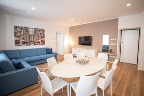 Living area - Grand Hotel Duchi d'Aosta Apartments (Trieste)