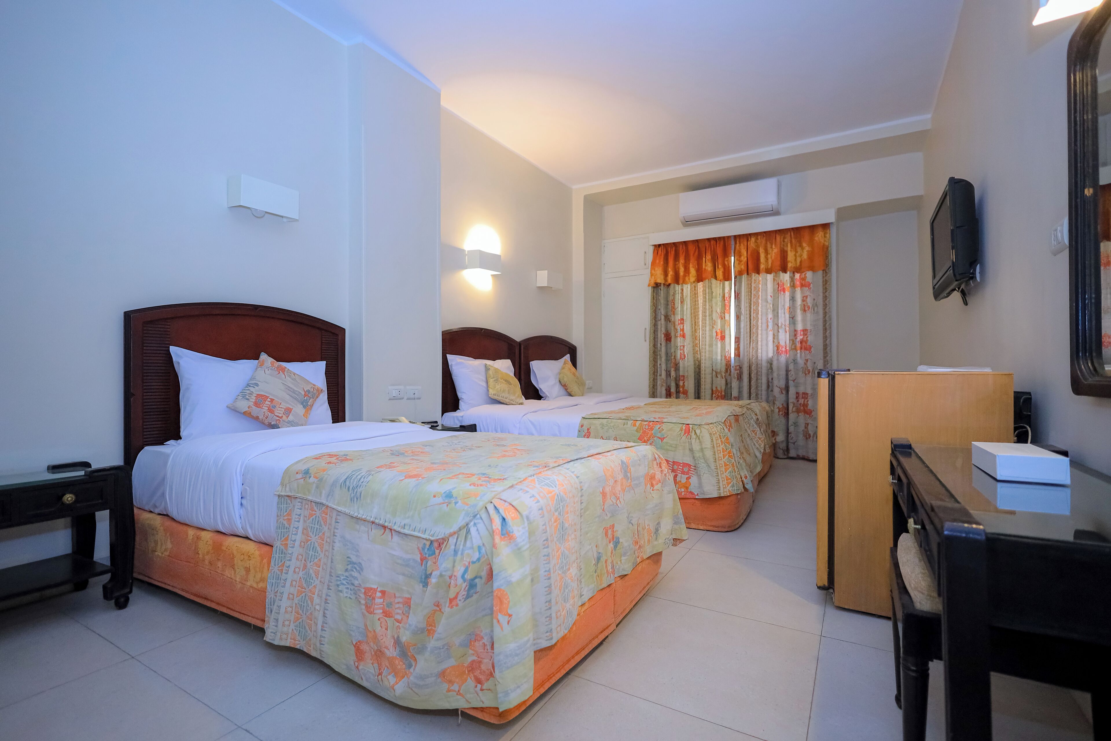 Deluxe Triple Room | Iron/ironing board, WiFi