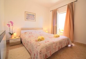 1 bedroom, free WiFi, bed sheets - pool, 2 persons. near the beach, quiet area (Porec)