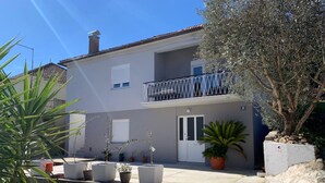 House | Exterior - Charming new House on Islandfew Steps From the sea (Kali)