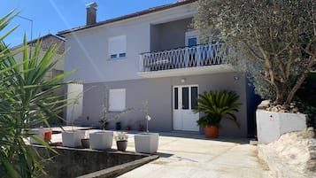 House | Bahagian luar