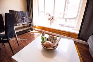 Deluxe Apartment, Private Bathroom | Lounge - Beach Road Apartments (Newquay)