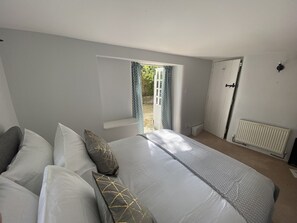 Luxury Cottage, Private Bathroom, Pool View (April Cottage) | 4 bedrooms