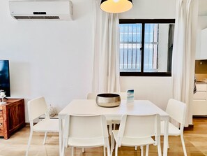 Comfort Apartment | Dining room