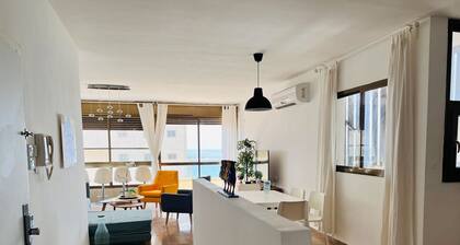 Elegant Apt with Balcony & Sea View by FeelHome