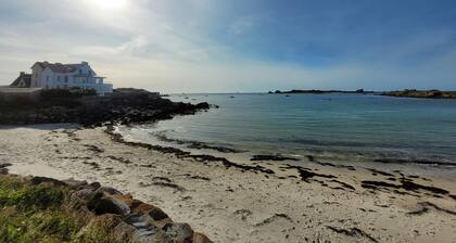 La Maison Toul Ar Ran, indoor pool 29°C, 5-minute walk from the beach.