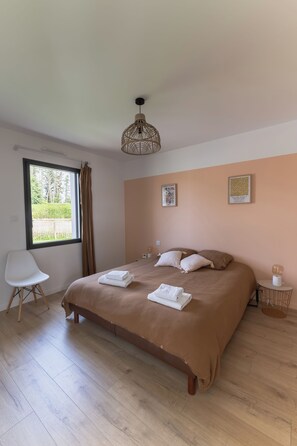 4 chambres, fer et planche à repasser, lit parapluie, Wi-Fi gratuit