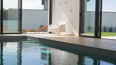 La Maison Toul Ar Ran, indoor pool 29°C, 5-minute walk from the beach.