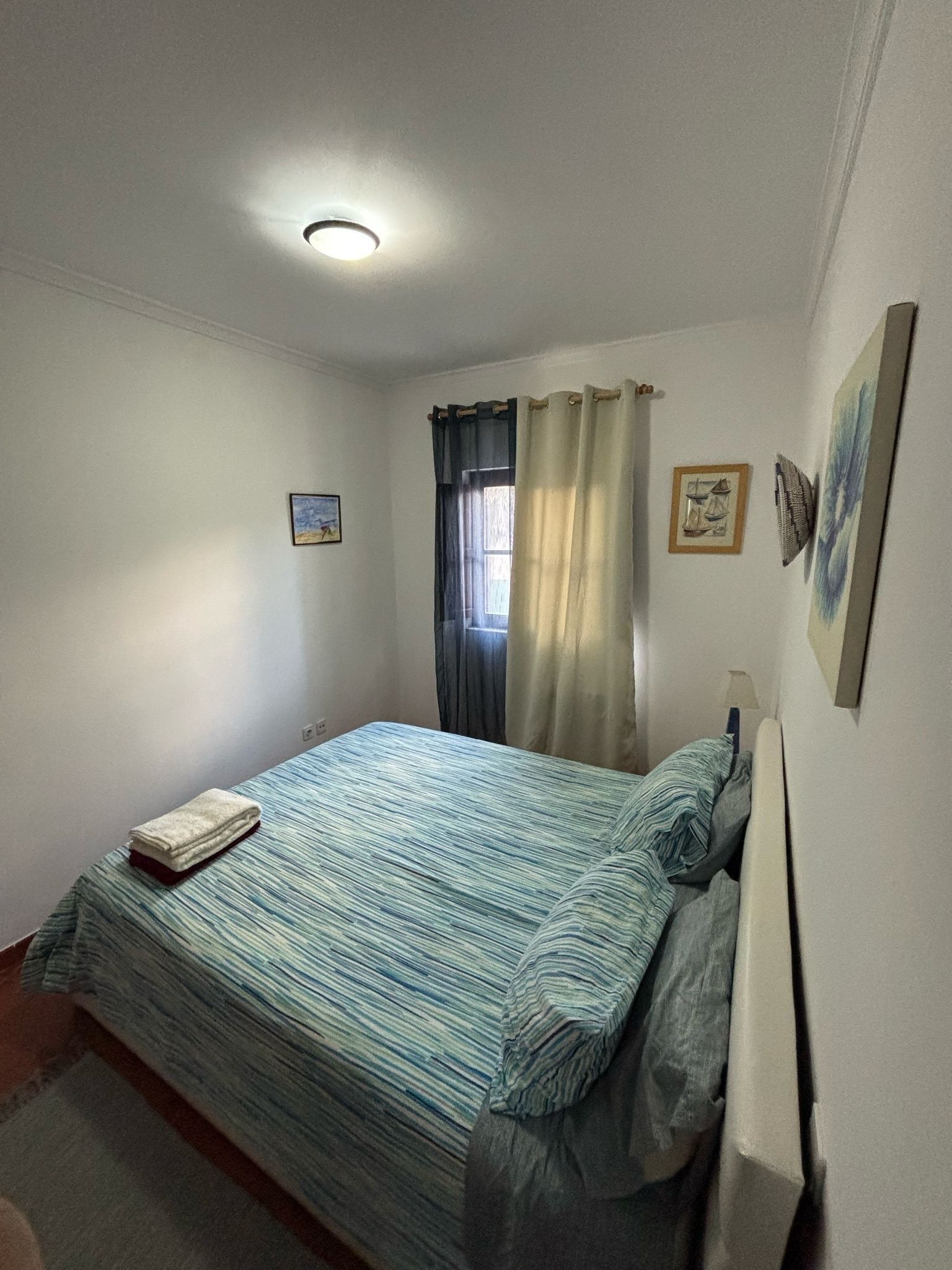 2 slaapkamers, een strijkplank/strijkijzer, wifi, beddengoed