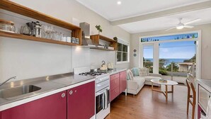 Private kitchen - Lil Sea Shack by the Sea (Malua Bay)