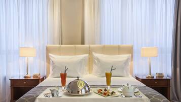 Junior Studio | 1 bedroom, minibar, in-room safe, blackout curtains