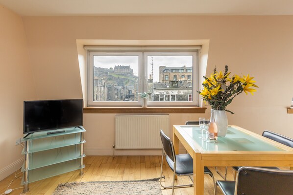 Appartement Deluxe, salle de bains privée, vue ville | Bar lounge
